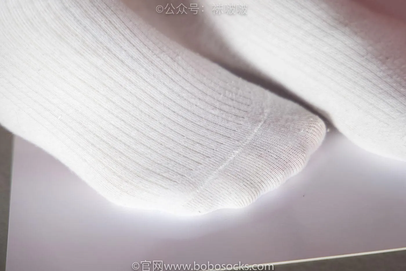 [BoBoSocks袜啵啵]NO.018 木木-运动鞋、白棉袜、裸足 [136P]插图